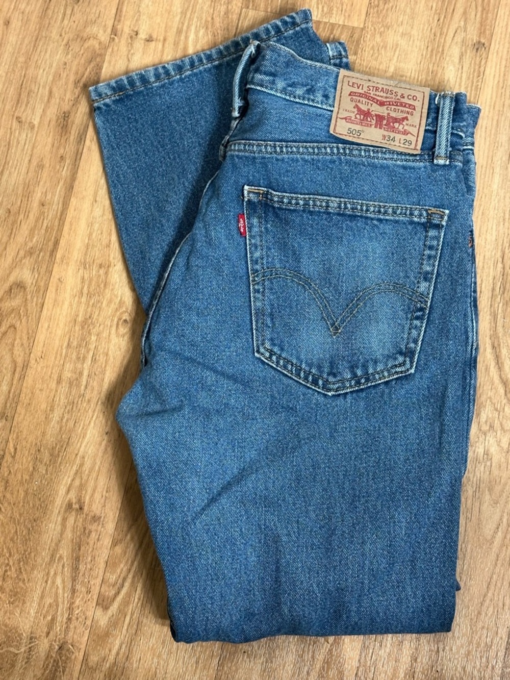 Levi's Straight Leg Men's Jeans in Medium Blue